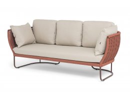 "Фиджи" диван 3-местный плетеный из роупа, каркас алюминий коричневый (RAL8016) муар, роуп красный (8372) круглый tex, ткань Mossle бежевая