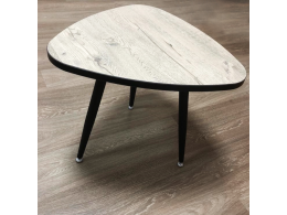 Журнальный стол "Дуб Апрельский Нордик" треугольный 58*5 см (столешница 22 мм, опоры чёрные матовые)