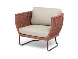 "Фиджи" кресло плетеное из роупа, каркас алюминий коричневый (RAL8016) муар, роуп красный (8372) круглый tex, ткань Mossle бежевая "Фиджи" кресло плетеное из роупа, каркас алюминий коричневый (RAL8016) муар, роуп красный (8372) круглый tex, ткань Mossle бежевая