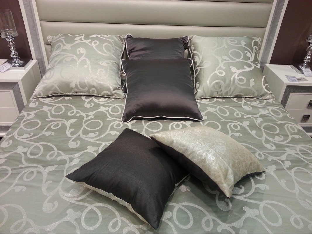 Покрывало с 6 подушками RIMINI