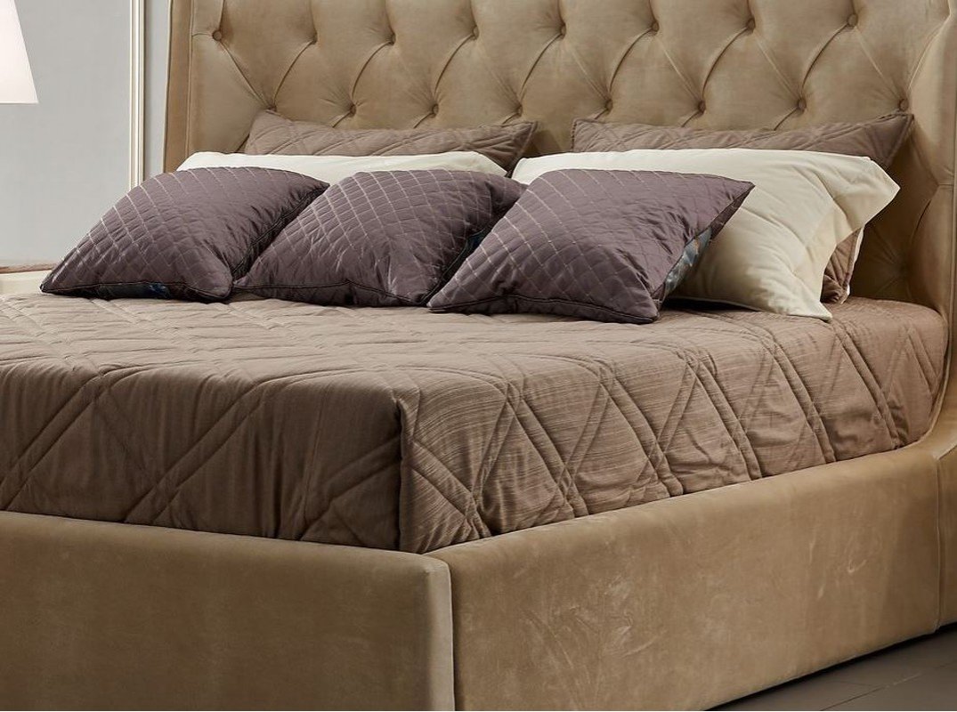 Покрывало с 7 подушками MESTRE