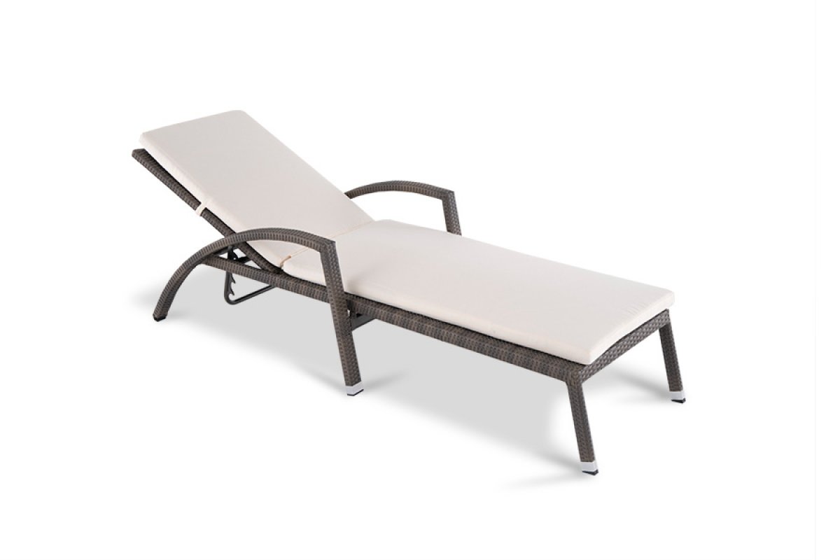 Парма Шезлонг из искусственного ротанга с матрасом
