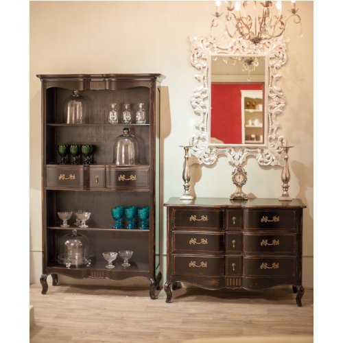 Книжный стеллаж