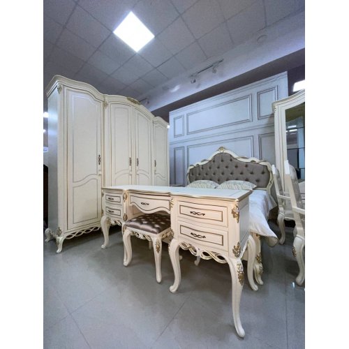 БЬЯНКА Комплект: Кровать 1,8*2,0+2 прикроватные тумбы+туалетный стол с зеркалом с пуфом +шкаф 4-х дверный БЬЯНКА Комплект: Кровать 1,8*2,0+2 прикроватные тумбы+туалетный стол с зеркалом с пуфом +шкаф 4-х дверный