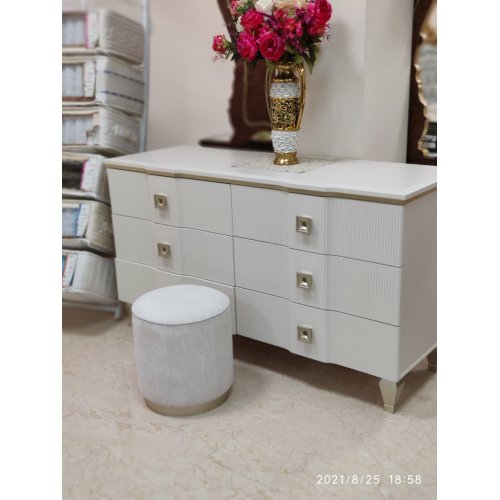 АЙСЕДОРА Комод с зеркалом с пуфом