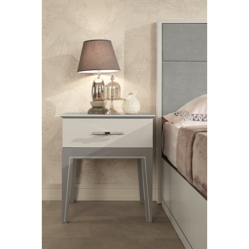 PALMARI P2020=ТУМБОЧКА НА ДЕРЕВЯННЫХ НОЖКАХ