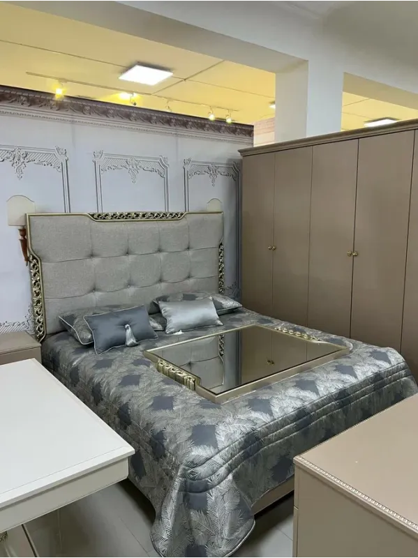 ЛАУРА Комплект (Кровать 1,8 + 2 Тумбочки + Туалетный стол + Пуф + 6-ти дв. шкаф)