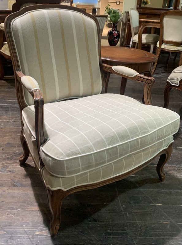 DF813 ПРОВАНС КРЕСЛО, массив, цвет орех антик, ткань В-182/B-181