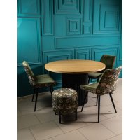 Обеденная группа с пуфом