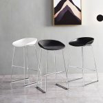 Стул полубарный Neo чёрный с хромированными ножками