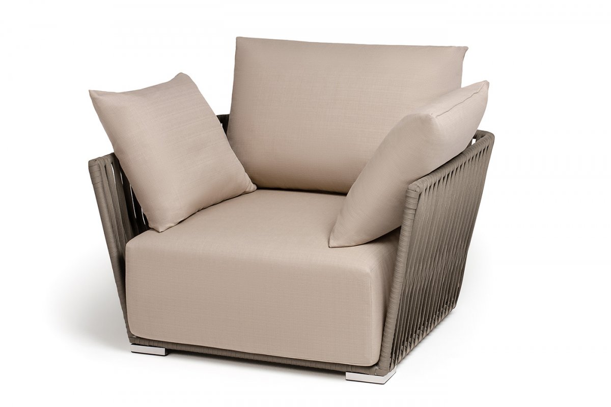 "Форли" кресло плетеное из роупа, каркас алюминий светло-серый (RAL7035) муар, роуп серо-коричневый 23мм, ткань Mossle бежевая